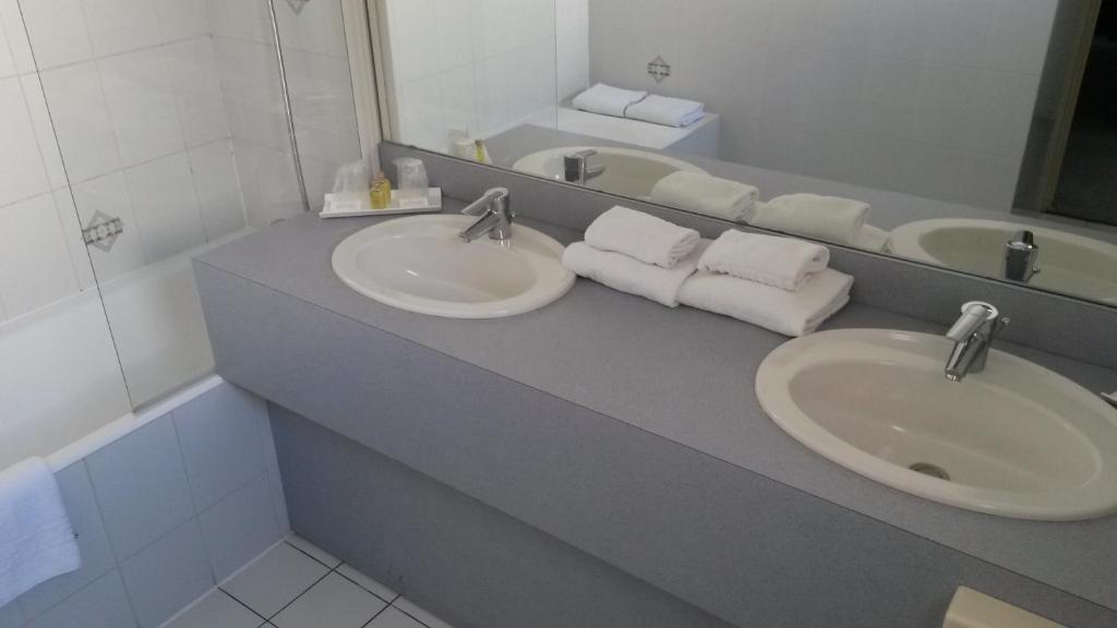 Inter-Hotel La Closerie Beaune โบน ห้อง รูปภาพ